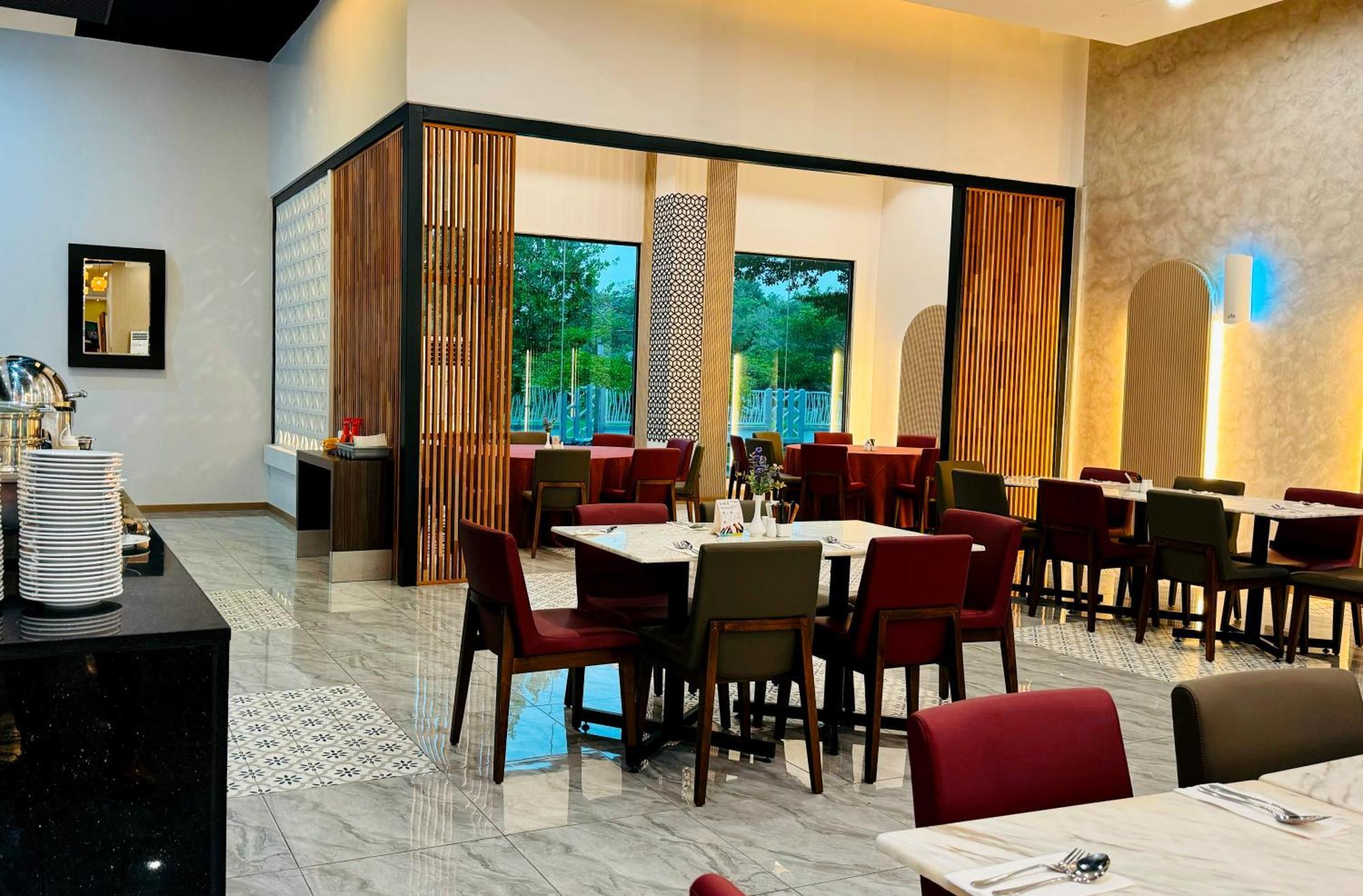 Raia & Convention Centre Hotel 4*