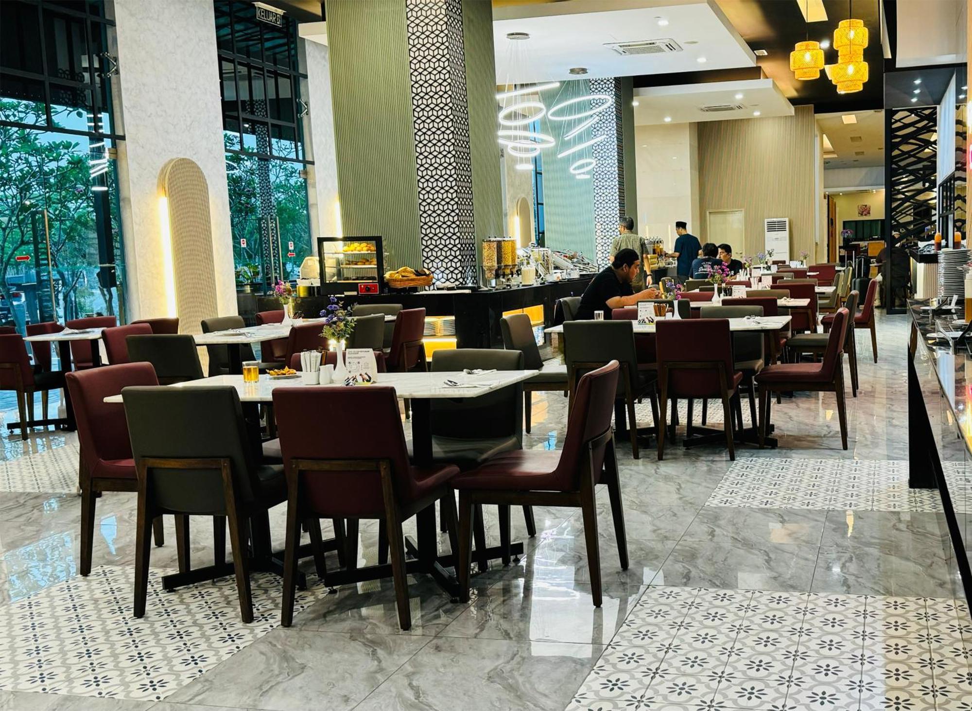 Hotel Raia & Convention Centre 4*