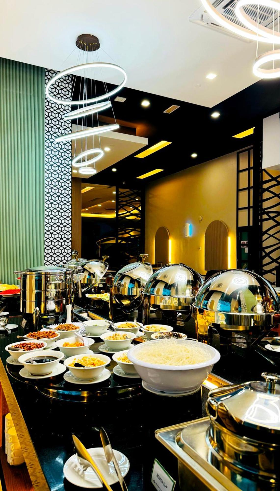 Raia & Convention Centre Hotel