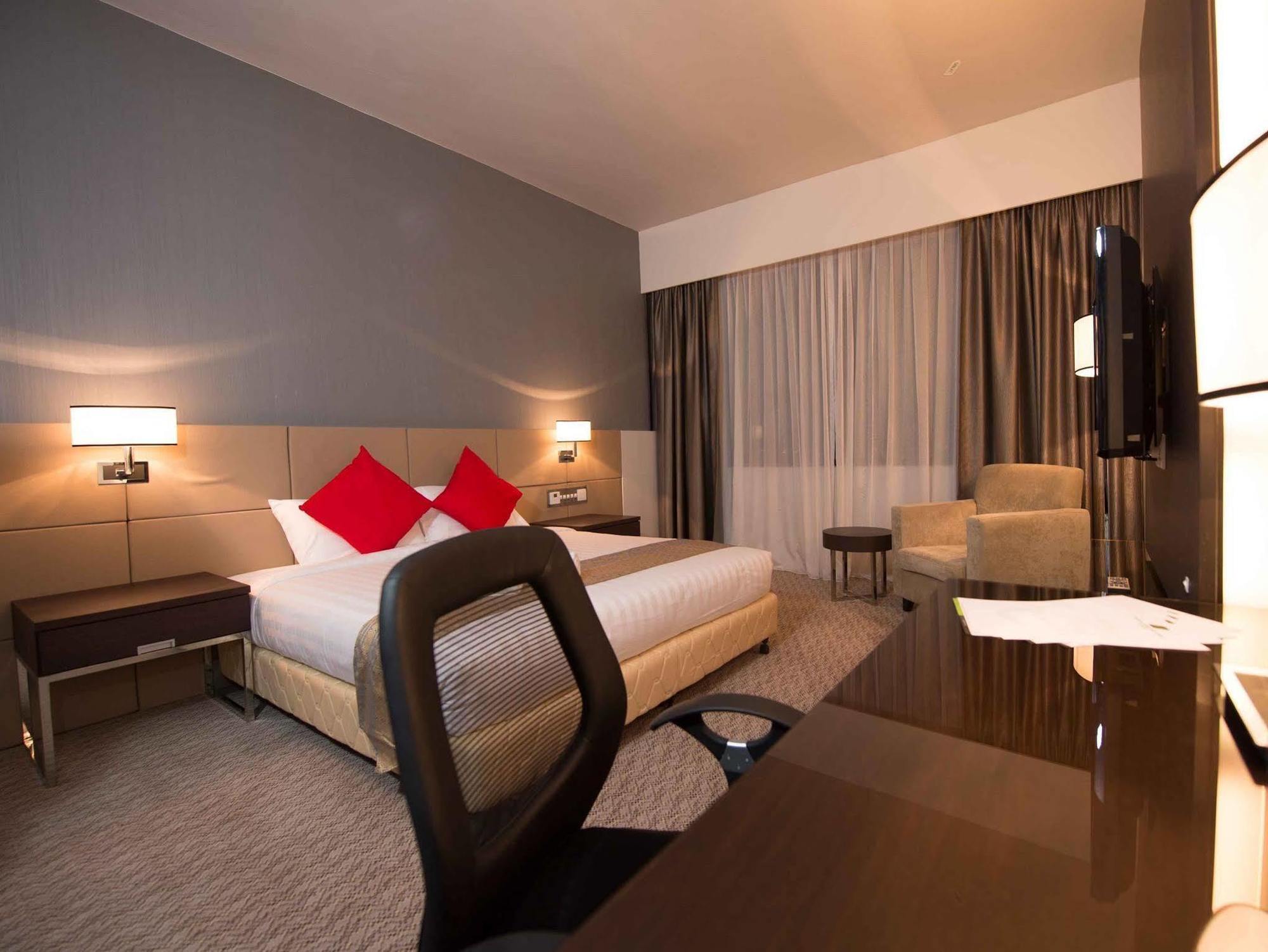Raia & Convention Centre Hotel