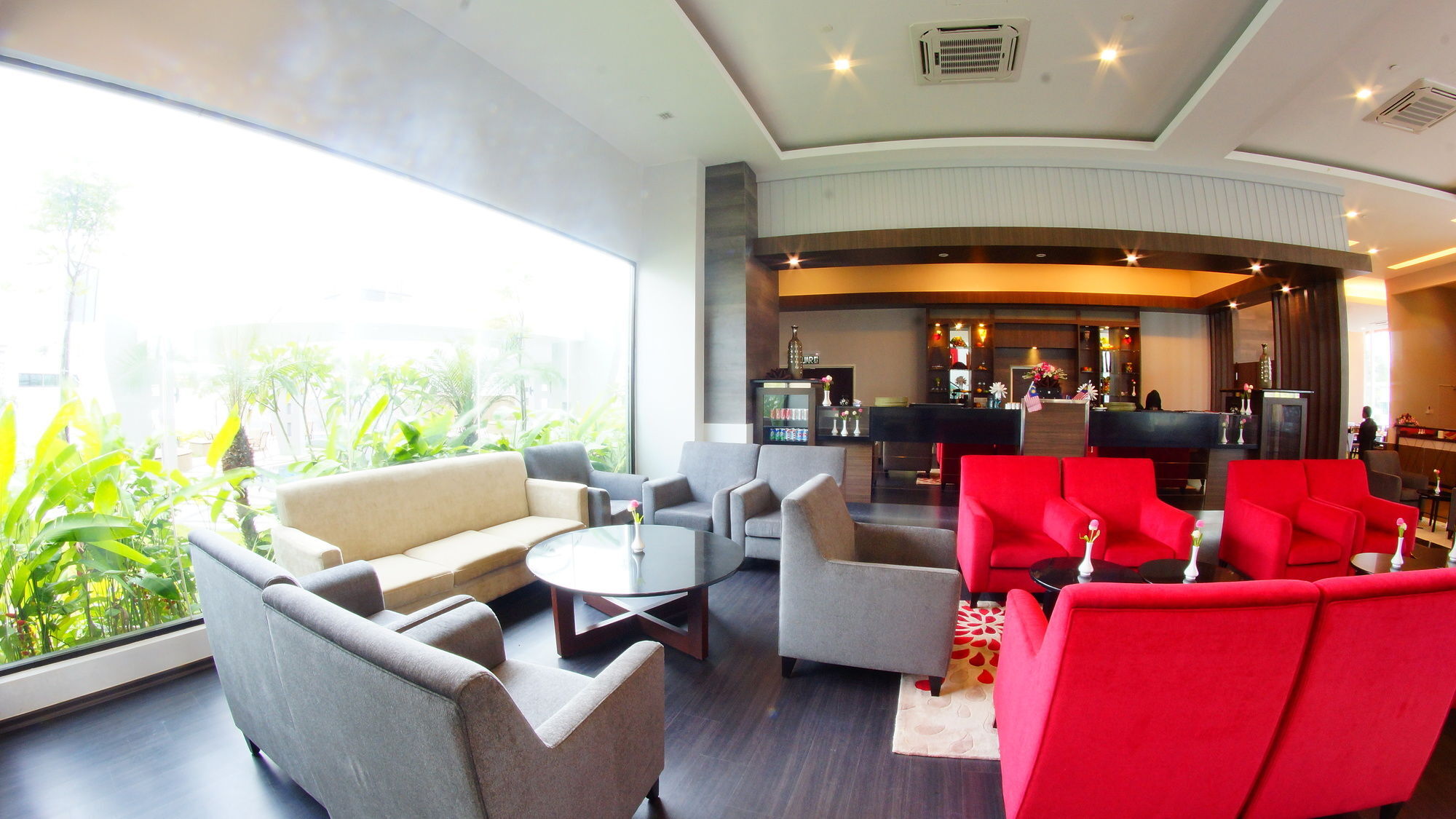 Raia & Convention Centre Hotel