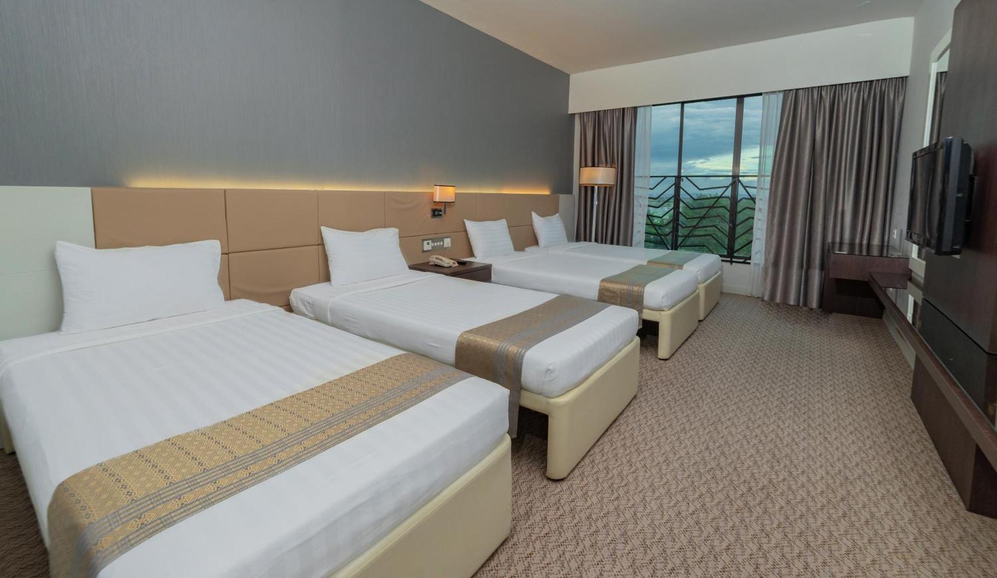 Raia & Convention Centre Hotel 4*